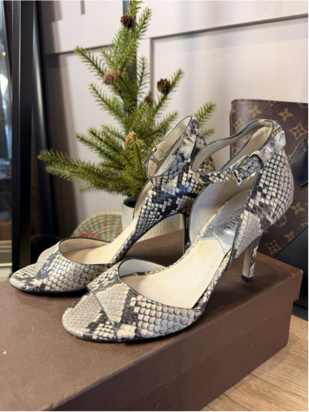 Michael Kors Snakeskin Print Ankle Strap Heels Size 7.5 Leather Stiletto Sandals - Picture 2 of 9